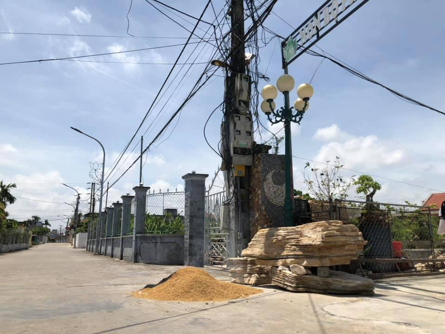 Khu vực cột điện xảy ra sự cố chết người - Ảnh: Hoàng Long