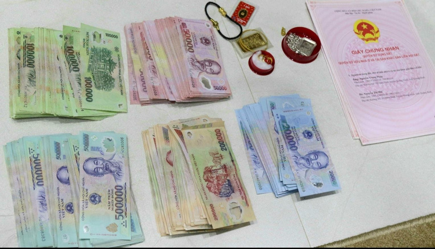 Tang vật vụ án của các đối tượng bị cơ quan công an bắt giữ.