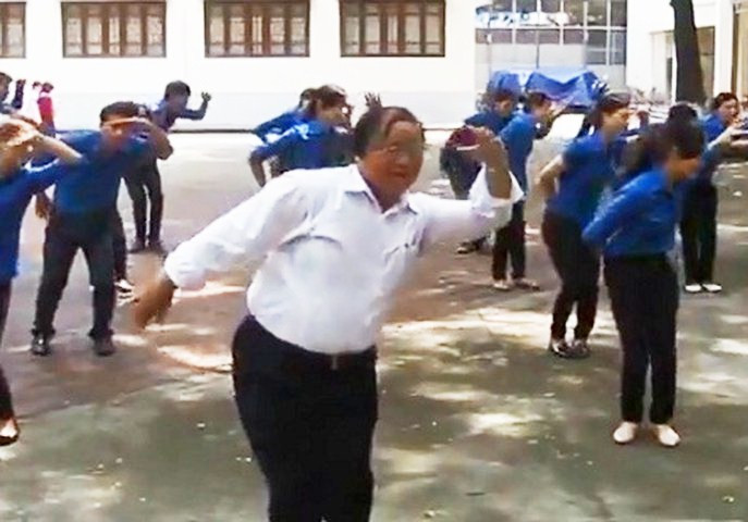 Thầy giáo 62 tuổi truyền lửa nghề cho Đoàn, Đội