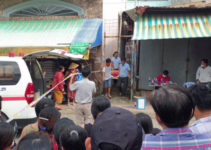 Sau khi khám nghiệm tử thi, thi thể nạn nhân được đưa về nhà xác