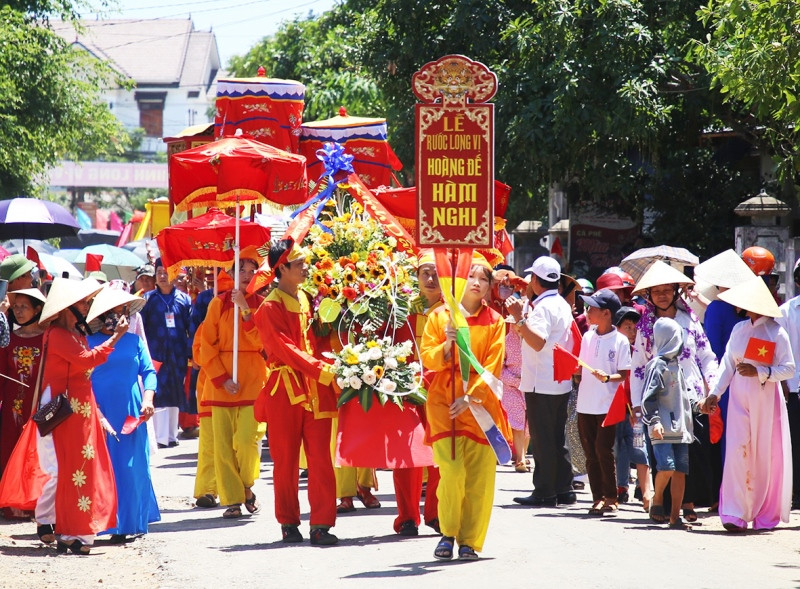 Khánh thành Đền tưởng niệm và lễ rước long vị Vua Hàm Nghi