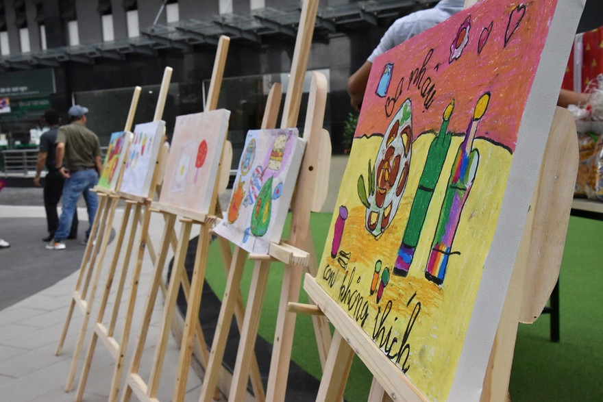 Sau 9 ngày phát động, BTC cuộc thi đã nhận được hàng trăm bức tranh của các em thiếu nhi gửi về