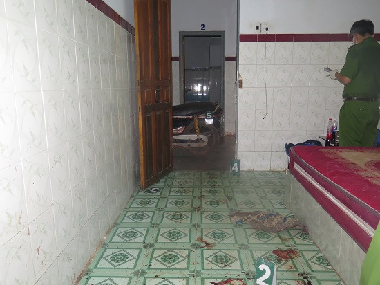 Nghi án chồng sát hại vợ rồi uống xăng tự tử