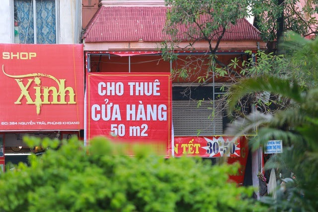 Nhiều cửa hàng treo biển cho thuê cửa hàng