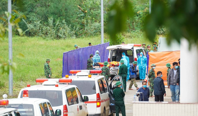 Thi thể 22 cán bộ, chiến sĩ Đoàn 337 trong ngày 19/10 đã được đưa về thành phố Đông Hà (Quảng Trị) để chuẩn bị tổ chức tang lễ theo nghi thức Quân đội