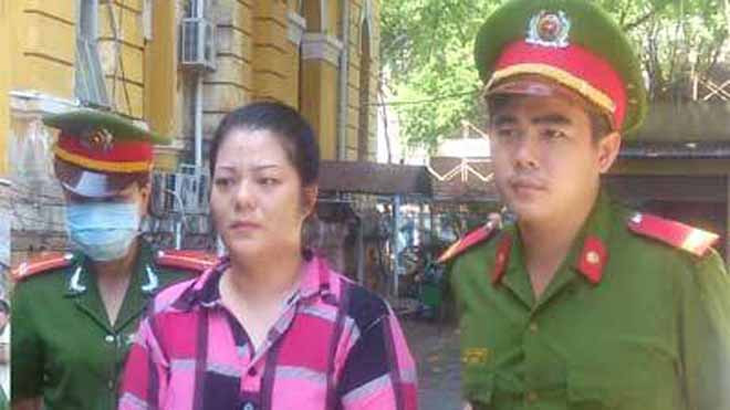 Bị cáo Nguyễn Thị Thanh Hoa bị cáo buộc lừa đảo chiếm đoạt 17 tỷ đồng của vị giáo sư. Ảnh: Tân Châu