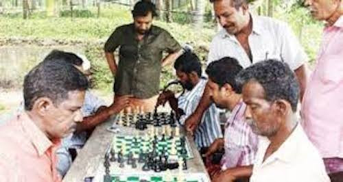 Ngôi làng nhỏ trước đây luôn đắm chìm trong men rượu. Ảnh: Oddity Central.