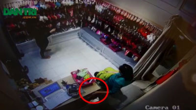 Màn trộm tiền siêu nhanh của nữ quái trong cửa hàng đồ lót