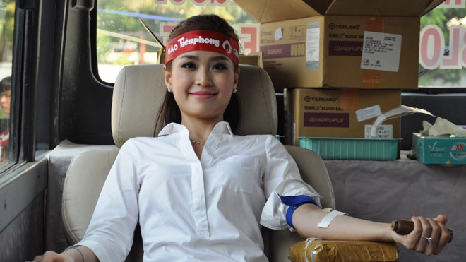 Đại diện cho các người đẹp, Á hậu Nguyễn Lâm Diễm Trang - Hoa hậu Việt Nam 2014 phấn khởi cho biết: “Diễm Trang rất vinh hạnh khi được tham dự một chương trình nhiều ý nghĩa nhân văn như chương "Chủ nhật Đỏ”. 