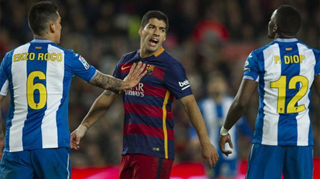 Suarez (giữa) có phong độ ghi bàn rất cao cho Barca trong năm 2015. Ảnh: Reuters