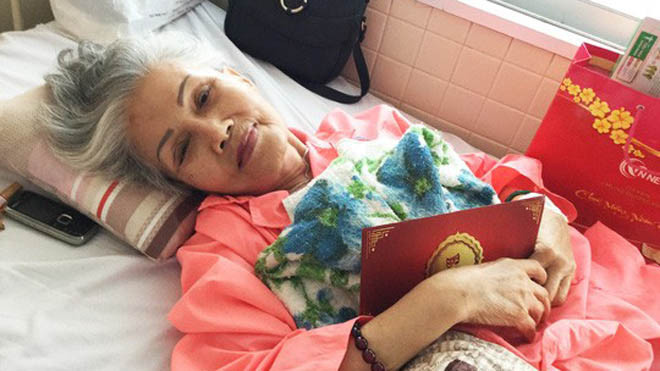 "Sầu nữ" Út Bạch Lan những ngày trên giường bệnh. Ảnh: Thanh Hiệp.
