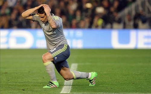 James Rodriguez đang bị nghi tăng cân so với năm ngoái. Ảnh: Reuters