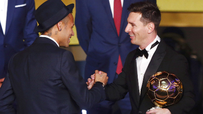 Neymar chưa thể vượt qua được bóng của Messi tại Barca. Ảnh: Reuters.