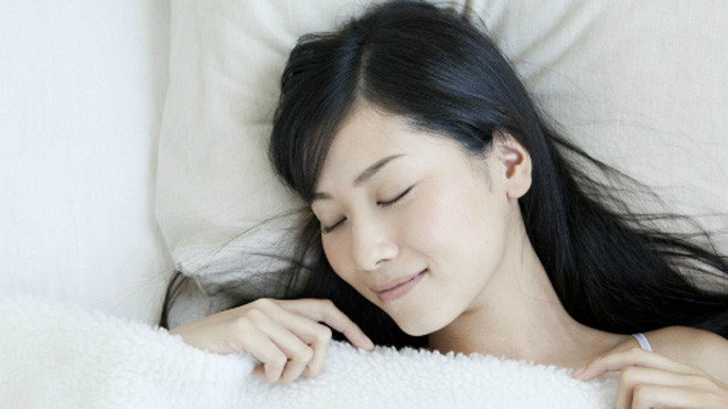 Giấc ngủ ngon là chìa khóa của sức khỏe dẻo dai. Ảnh: Pinterest.