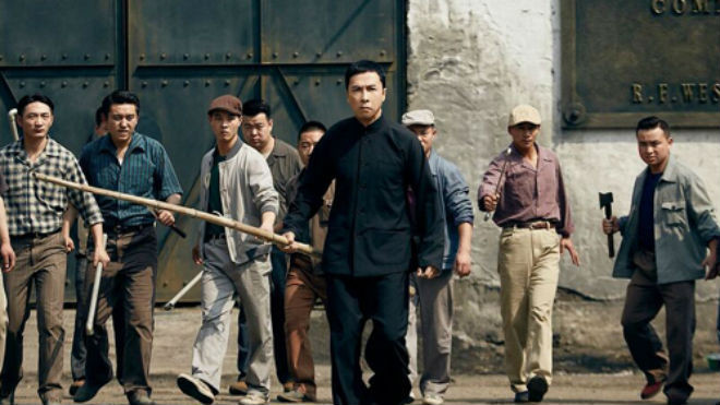 Cảnh Diệp Vấn đi đòi con khỏi tay băng cướp.