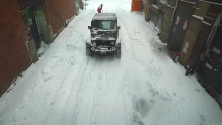 Trượt tuyết giữa đường phố New York