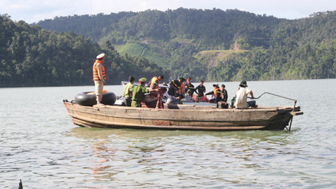 Tìm kiếm hai nạn nhân mất tích. Ảnh minh họa