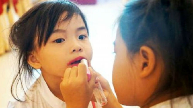 Trẻ em sử dụng mỹ phẩm dễ bị dị ứng.