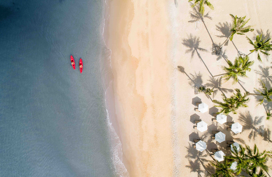 Có diện tích tương đương Singapore với nắng ấm quanh năm và những bãi biển đẹp bậc nhất nhưng lượng khách quốc tế đến Phú Quốc chỉ bằng 1/10 Phuket hay Bali