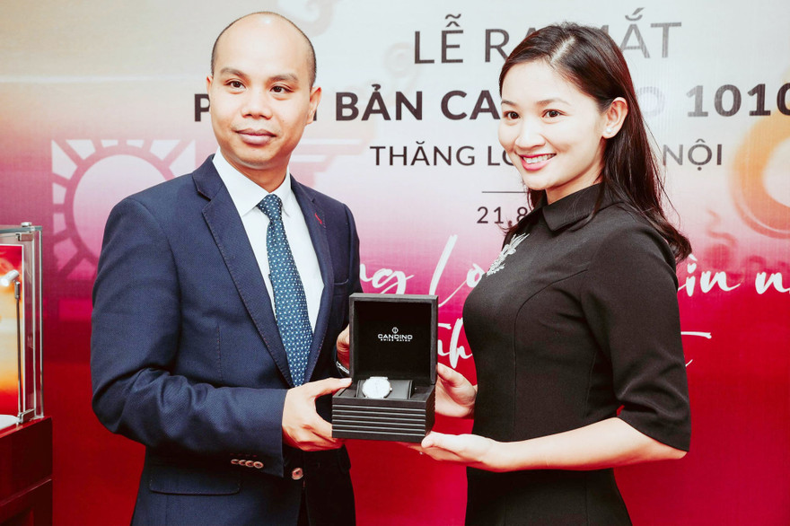 Ra mắt phiên bản đồng hồ Thụy Sỹ kỷ niệm 1010 năm Thăng Long - Hà Nội