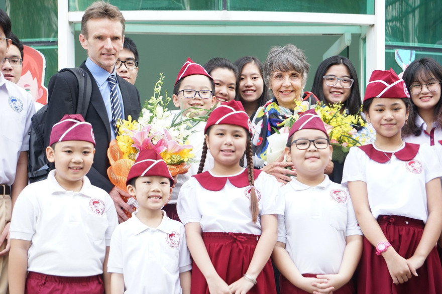 Trường Quốc tế Á Châu (Asian School) là thành viên chính thức và đang thực hiện chương trình kiểm định chất lượng giáo dục của Hội đồng các trường quốc tế (CIS)