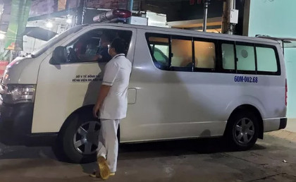 Xe chờ đưa thi thể nạn nhân