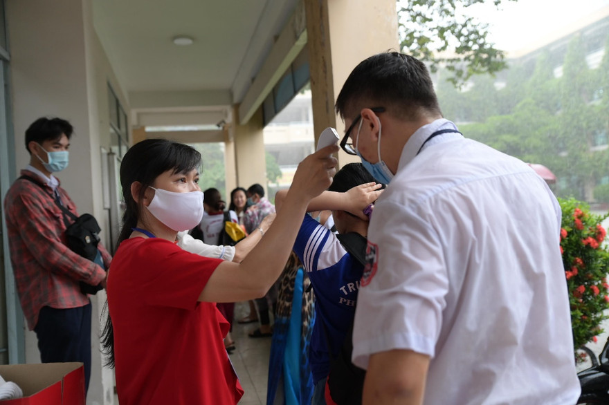 Kỳ thi Tốt nghiệp THPT năm 2020 được diễn ra an toàn và nghiêm túc, tuân theo đúng quy trình phòng chống dịch bệnh Covid-19