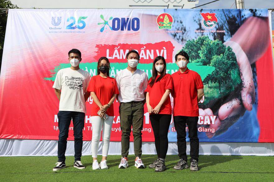 Trồng 30.000 cây rừng tạo màn chắn xanh cho Việt Nam