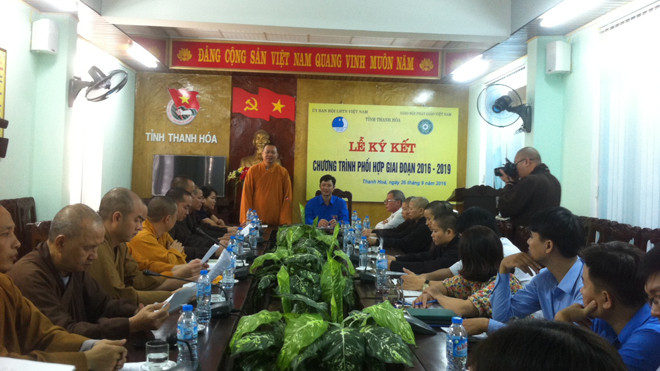 Toàn cảnh lễ ký kết. Ảnh: Hoàng Lam