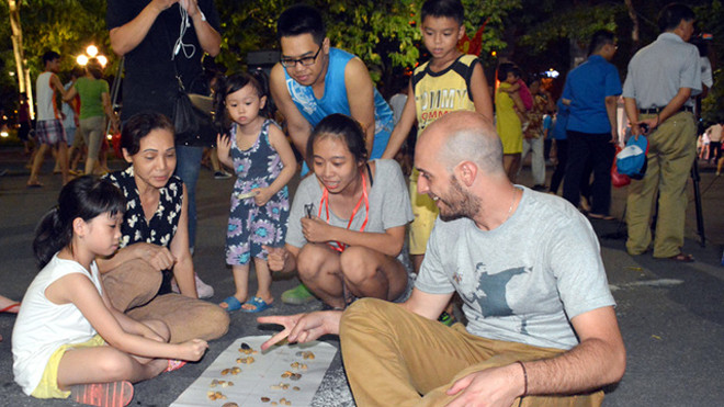 Triển khai phố đi bộ quanh Hồ Gươm là một trong những bước đi quan trọng của Hà Nội để phát triển du lịch.