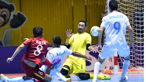 Nguyễn Minh Trí trong một pha hãm thành Guatemala 