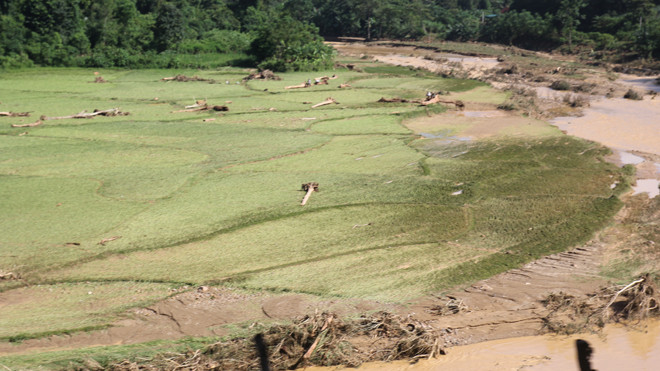 Trận lũ đã để lại nhiều thiệt hại nặng nề về người và của.