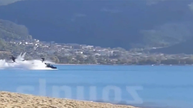 Trực thăng tấn công Apache cắm đầu xuống nước khi tập trận