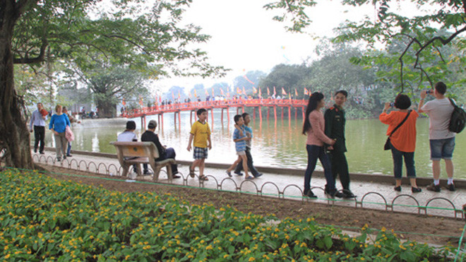 Cảnh sát hình sự hoá trang trên phố đi bộ chống 'đạo chích'