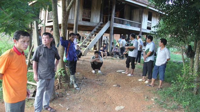 Lực lượng chức năng và người dân vẫn tiếp tục tìm kiếm những nạn nhân còn lại.