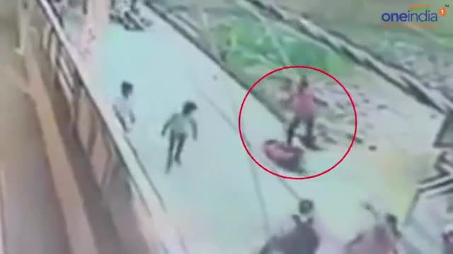 Cô gái bị đâm 20 nhát dao trên phố vì từ chối tình cảm