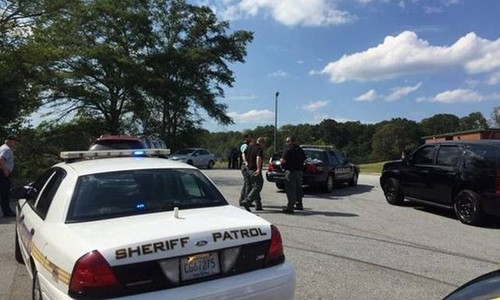 Cảnh sát Mỹ phong tỏa hiện trường vụ nổ súng tại trường tiểu học. Ảnh: The State.