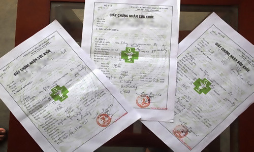 Giấy chứng nhận sức khỏe được mua dễ dàng ở nhiều nơi tại Thanh Hóa. Ảnh: Lam Sơn.