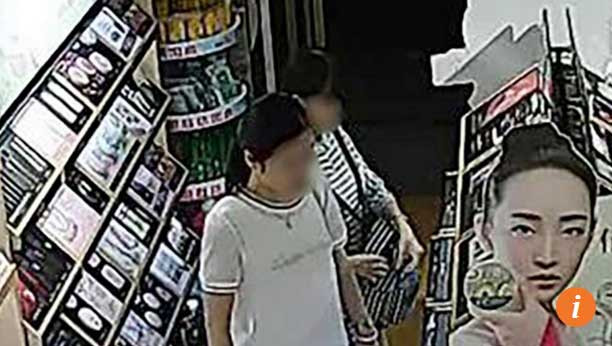 Nhóm phụ nữ nhà giàu thi nhau... ăn cắp để giải sầu