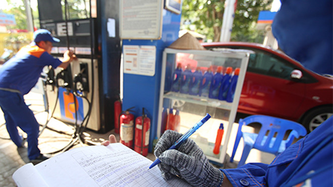 Giá xăng có thể tăng mạnh chiều nay theo thị trường thế giới.