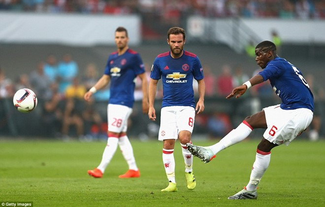 Pogba vẫn không thể tỏa sáng. 