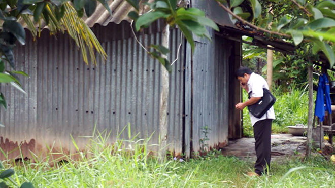 Căn chòi phát hiện người đàn ông bán vé số tử vong với nhiều vết đâm. Ảnh: Hoàng Nam
