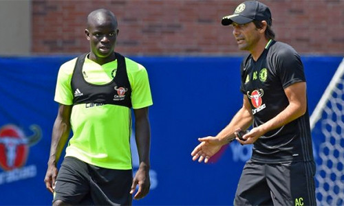 Kante gây bất ngờ khi chọn đầu quân cho Chelsea của tân HLV Conte, dù đội này không được dự Cup châu Âu mùa 2016-2017. Ảnh: CFC.