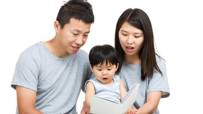 Khuyến khích con bằng cách coi đọc sách như chơi một trò chơi - Ảnh mang tính minh họa: Internet