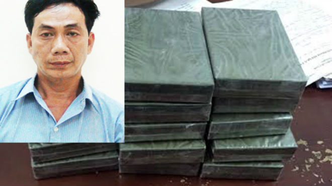 Phú và số tang vật cảnh sát thu giữ. Ảnh: C.A