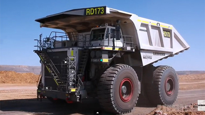 Quá trình sản xuất 'siêu phức tạp' của xe tải khổng lồ