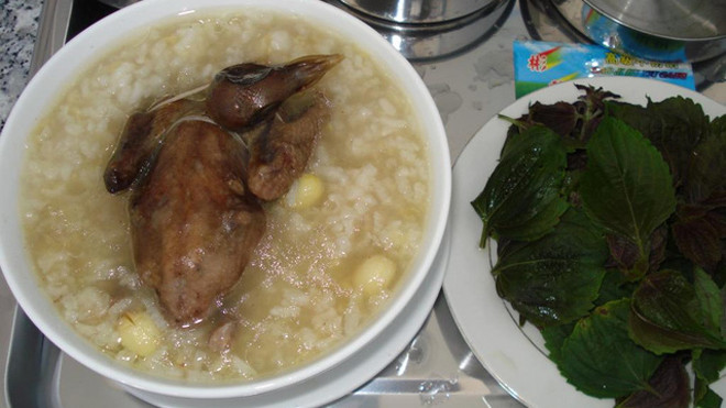 Cháo chim sẻ ích tinh, ấm lưng gối và chỉ niệu.