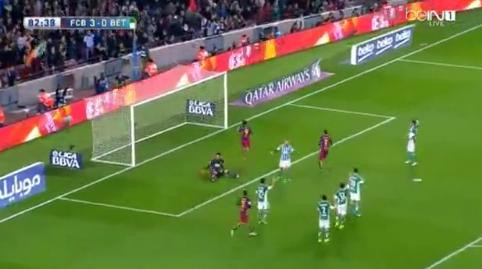 Pha đánh gót kinh điển của Neymar giúp Suarez ghi bàn