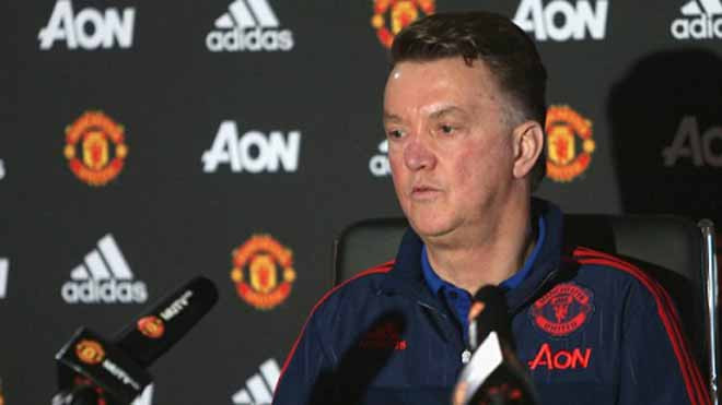 Van Gaal được cho là còn hai trận để cứu ghế HLV Man Utd. Ảnh: AFP.