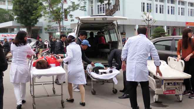 Gần 400 công nhân lũ lượt nhập viện nghi ngộ độc